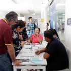 Bachilleres y padres acuden a la Senescyt porque no pueden verificar su puntaje de postulación, debido a que la plataforma presenta intermitencia.

PERIODISTA : MARTHA TORRES 

FECHA : 11/03/2020 

Agencia (ag-extra)