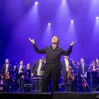 Raphael cuenta con 335 discos de oro y 50 de platino, así como un álbum de Uranio.