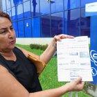 Reclamos. Los usuarios llegaron ayer hasta la agencia de La Garzota a preguntar sobre el reclamo que hicieron hace varias semanas.