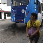El dióxido de carbono emanado por los autobuses también tiene un efecto negativo en la salud de las personas y contribuye al calentamiento global.