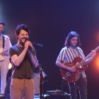 Los violines, guitarras y batería se fusionaron a la perfección para reversionar los éxitos de la banda quiteña.