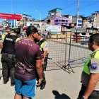 La policía también se unió a los militares para asegurar que no haya flujo de personas