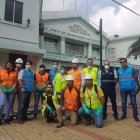 Funcionarios municipales y del Ministerio de Salud, en la edificación de la Maternidad Sotomayor.