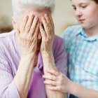 Los adultos mayores son uno de los grupos más vulnerables a ataques de pánico.