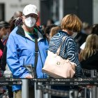 Las personas adultas, de 65 años en adelante, no deben salir de sus casas.