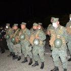 Desde el martes militares y policías iniciaron los controles por el toque de queda y estado de excepción