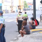 Las dos jóvenes colombianas fueron detenidas cuando iban al a tienda.