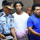 Ronaldinho se ha convertido en el centro de atención de la cárcel. Inclusive ya quedó campeón de un torneo de privados de la libertad.