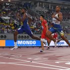 Noah Lyles (i), consiguió para Estados Unidos la medalla de oro en el Mundial pasado donde el crédito ecuatoriano, Alex Quiñónez (d) obtuvo el bronce.
