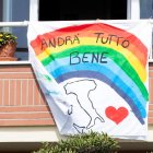 Una pancarta que dice "Todo estará bienen italiano. La imagen fue tomada en Ostia, cerca de Roma. Italia es el país con el mayor número de muertos por coronavirus.