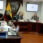 Enrique Pita presidió por unos minutos la sesión del pleno del CNE en la que se aprobó el calendario electoral.