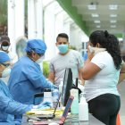 Personas con síntomas aseguran tener problemas para acceder a las pruebas por vía pública y privada.