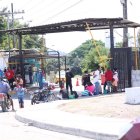 En varias zonas de Guayaquil, los ciudadanos siguen con sus actividades normales a pesar de la emergencia sanitaria.