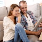 Aproveche estos días de confinamiento para mantener conversaciones positivas con su pareja y no se centre en lo negativo.