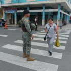 El toque de queda se amplía. Ahora iniciará a la 14:00 y los militares participarán del resguardo de la provincia y el cumplimiento de la medidas.