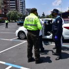 La Policía efectúa operativos de control del cumplimiento de la restricción vehicular, estado de excepción y toque de queda