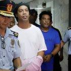 Ronaldinho sigue recluido en la cárcel de Paraguay junto a su hermano. El 21 de marzo cumplió 40 años de edad, pero tras las rejas.