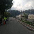 A diario, militares y policías mantienen vigilado el Centro de Rehabilitación de Loja para evitar desmanes.