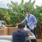 A través de imágenes se observó en los últimos días a Nilton recorrer la provincia entregando raciones alimenticias a personas de los grupos de atención prioritaria.