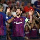 Luis Suárez (i), Lionel Messi y Arturo Vidal, son algunos de los jugadores del Barcelona que publicaron en las redes sociales el comunicado sobre la reducción de sueldos.