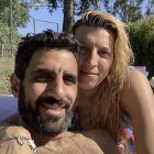 Christian Pellerano tiene un patio en su casa en el que se relaja con su esposa e hijos.