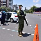 Policía y militares siguen en las scalles ejerciendo los controles de restricción vehicular y toque de queda.
