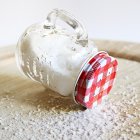 No coloques el salero en la mesa, para evitar tentaciones.