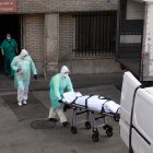 Familiares de los fallecidos se quejan de dificultades para darles sepultura.