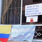 Iniciativa. Los moradores han colocado banderas y pancartas.