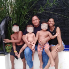 César Chafla junto a su familia. Es uno de los fallecidos que no recibió atención. Tenía 32 años.