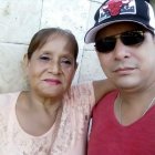 Víctor Hugo Rosado junto a su madre, Juana Cruz.