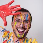 Ha sabido aprovechar su talento y asegura sentirse más cómodo en Instagram que en YouTube.