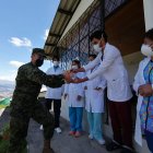 Personal de centros médicos de Sangolquí también recibieron kits alimenticios