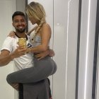 Cristhian Noboa junto a su pareja, la guayaquileña Keviam Cazo, en su casa en Rusia.