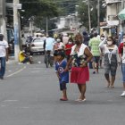 En el suburbio y sur de la ciudad las se ve bastante movimiento en las calles. Las personas estñan confiadas que no se contagiarán.