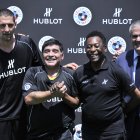 Maradona y Pelé, centro, se han juntado varias veces, sin embargo su primero contacto fue un 9 de abril de 1979.