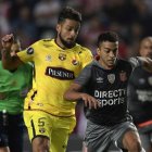 Gabriel Marques (d), volante nacionalizado de Barcelona, que aspira llegar al combinado nacional.