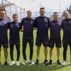 Jordi Cruyff (d) comanda el cuerpo técnico tricolor que asumió las riendas del equipo absoluto hace poco menos de tres meses.
