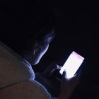 Es importante no llevar nuestros celulares a la cama antes de dormir.