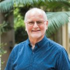 Datos. Colin McEwan, nació en Escocia el 10 de agosto de 1951 y falleció el sábado 28 de marzo pasado.