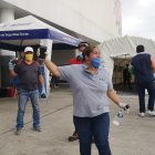 Una mujer culpa de la muerte de su esposo a la administración del hospital IESS de Ceibos.