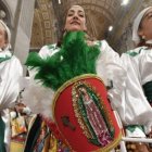 Fe. Fieles de todo el mundo se unieron a la ceremonia religiosa.