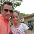 Andrés con su hija, Lola. La enfermedad los ha mantenido separados