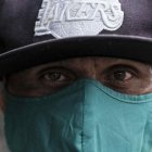 Incluso pensar en una situación como una pandemia puede hacer que las personas valoren la conformidad sobre la excentricidad.