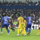 Deserción. Barcelona y Emelec no estarán en la Copa Ecuador tras su negativa de participar en el certamen de la FEF. Ambos equipos se concentrarán en la LigaPro y torneos internacionales.
Deserción. Barcelona y Emelec no estarán en la Copa Ecuador tras su negativa de participar en el certamen de la FEF. Ambos equipos se concentrarán en la LigaPro y torneos internacionales.
.
