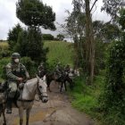 En el límite fronterizo, en Carchi, los patrullajes que realizan los militares se hacen a caballo.