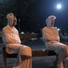 Los pocong en Indonesia representan a las almas atrapadas de los muertos.