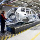 Employees work on the production line at the Volvo car factory in Torslanda, Gothenburg, Sweden on April 17,2020. - Volvo Cars has started up the production at the factory in Torslanda again after a stand still since March 26 due to the novel coronavirus, Covid-19 pandemic. (Photo by Adam IHSE / TT NEWS AGENCY / AFP) / Sweden OUT