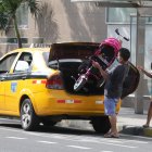 Trabajo. El gremio asegura que no todos los taxistas trabajan por el miedo a contraer el virus.