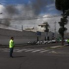 Dos policías resultaron heridos.